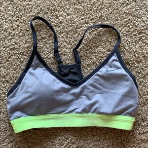 Nike dri fit sports bra size small